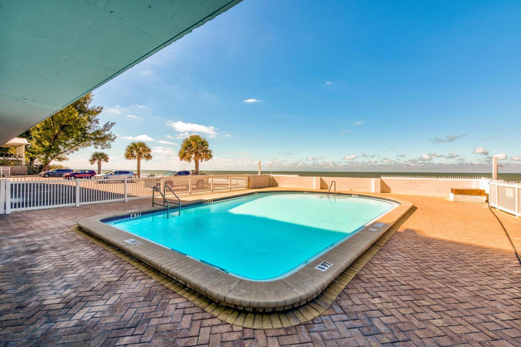 Sunset Chateau 409 St. Pete Beach Eksteriør billede